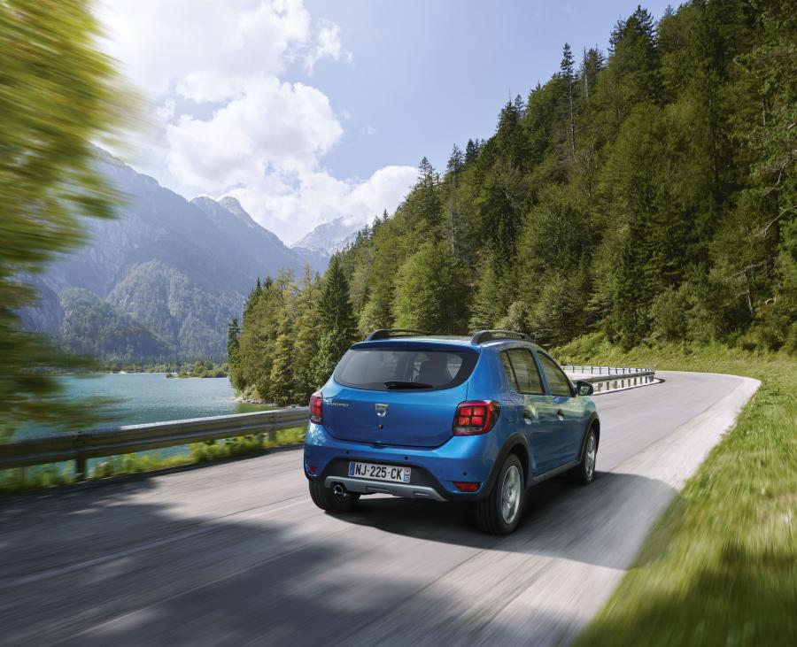  Dacia Sandero Stepway 2016 года  (фото 13 из 46)